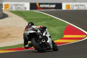 Tandas libres de motos por White Planet Bike MotorLand Aragón Track Day España Spain Moto 